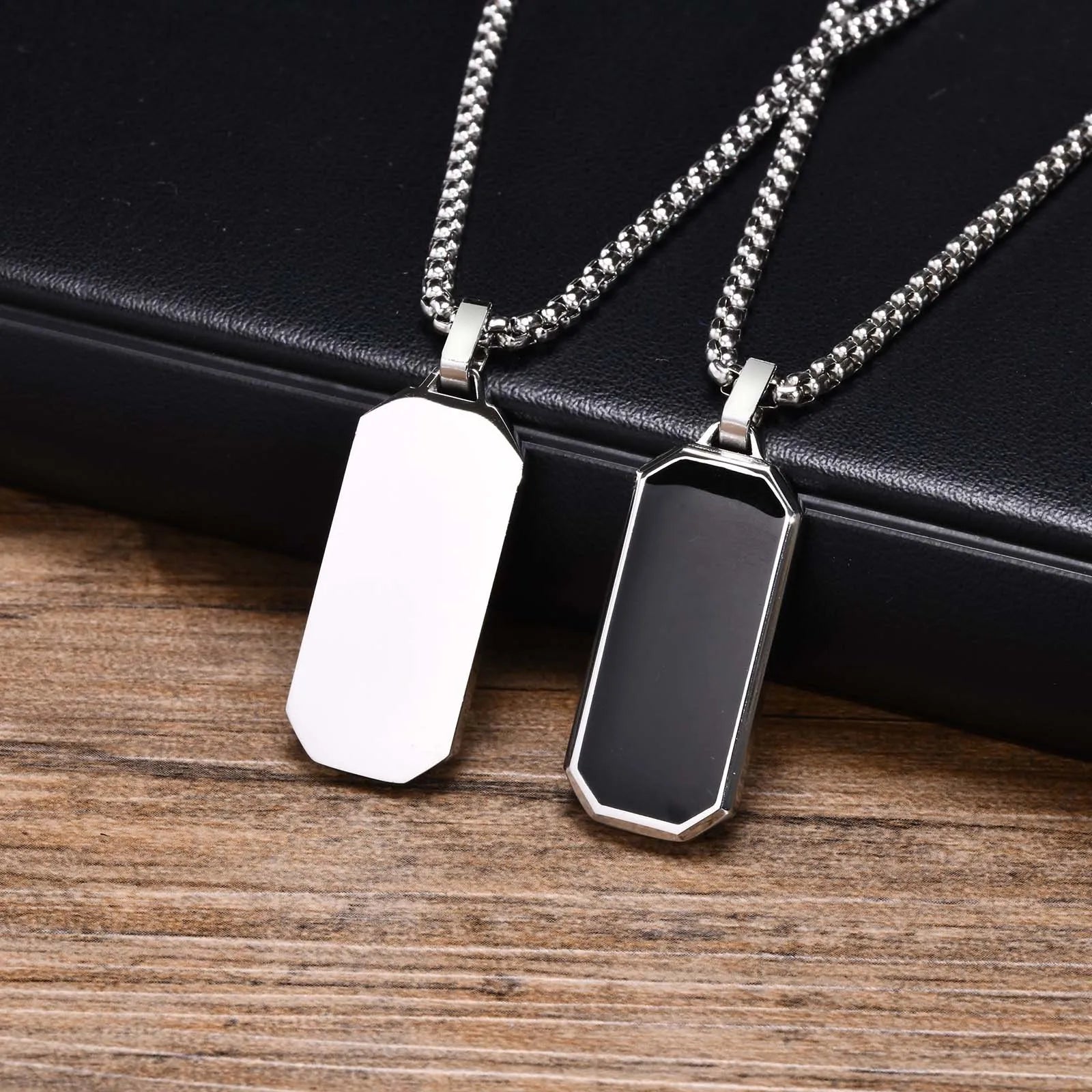 Colares casuais de esmalte preto para homens, colar com pingente quadrado de aço inoxidável à prova d'água, colar masculino simples da moda, presente de joia
