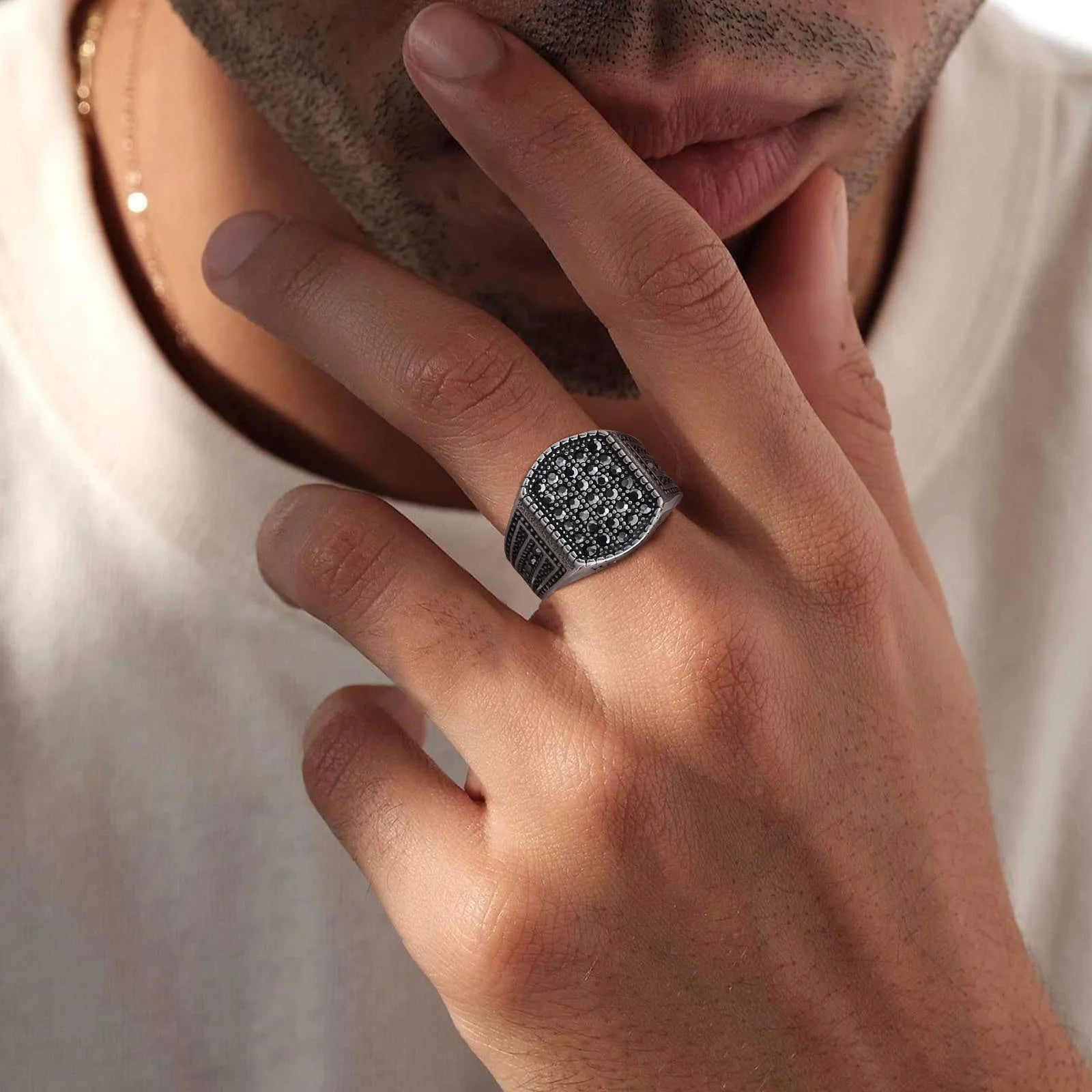 Anel de sinete de motociclista Vnox de 16,7 mm para homens, anel superior geométrico de aço inoxidável, faixa de dedo com carimbo de pedras CZ pretas, presente para ele marido
