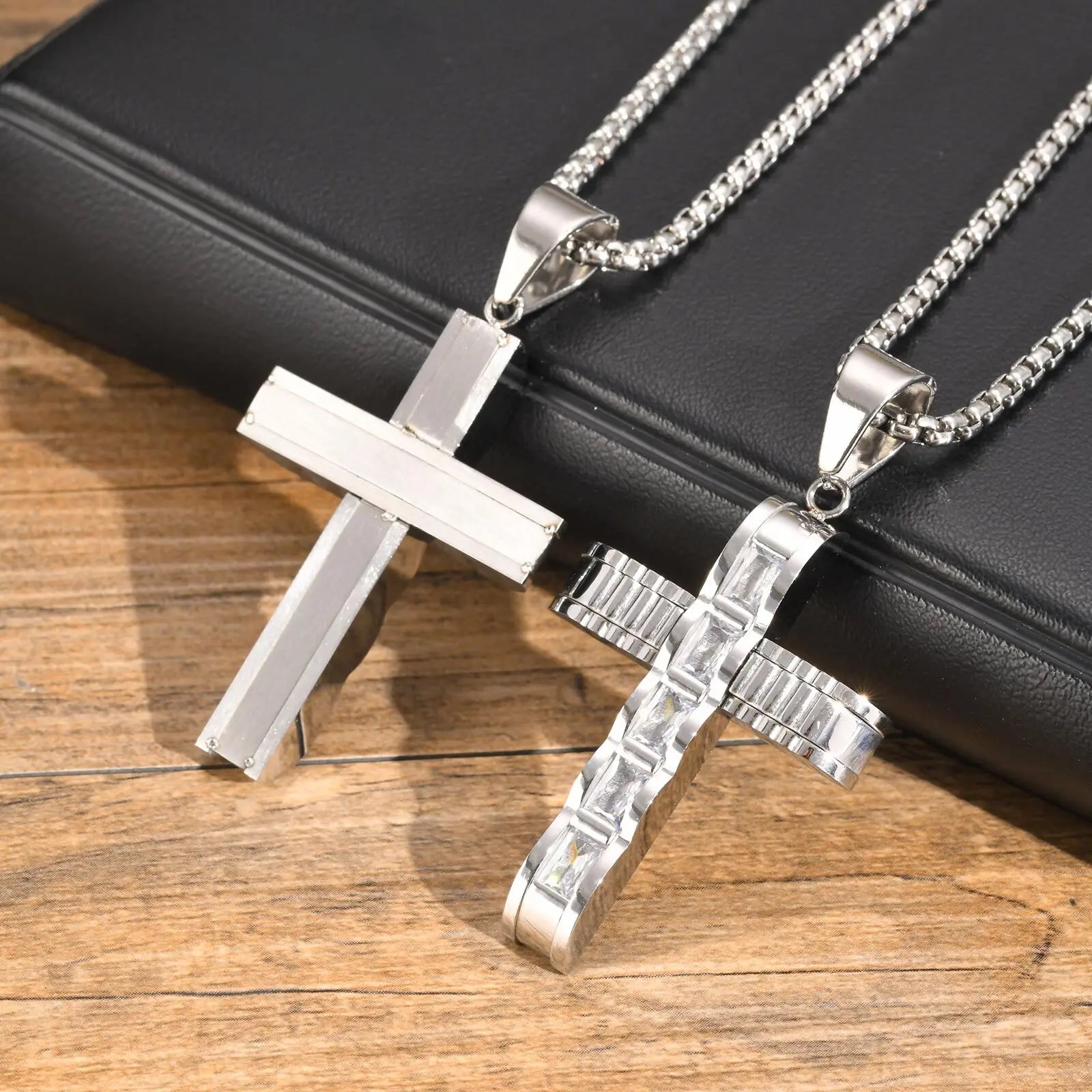 Colar de cruz robusta Vnox para homens, colar de cruz de pedras de zircônia grandes para homens meninos, presente de joia de fé católica de oração do senhor
