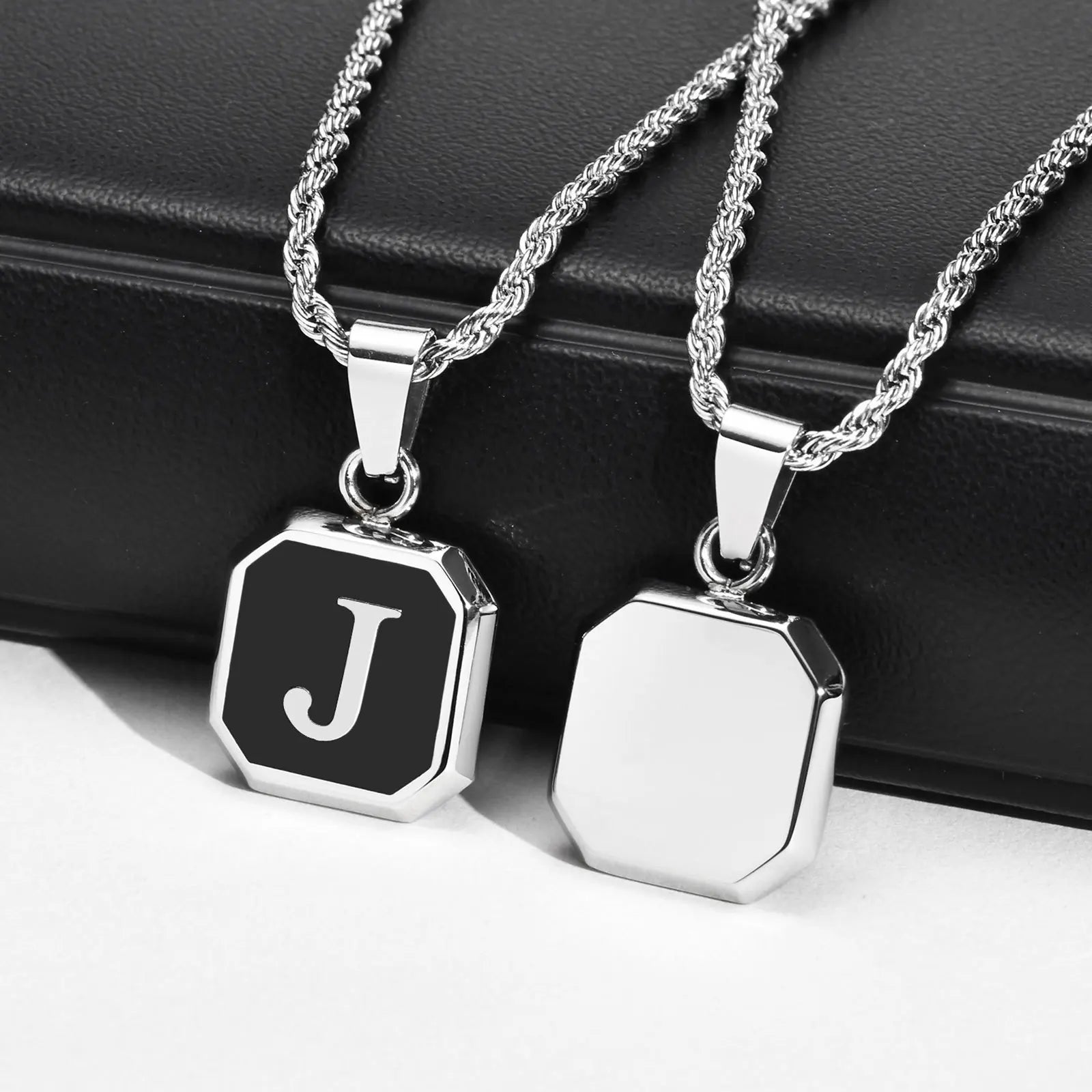 Colar Masculino com Letra Inicial - Estilo e Personalidade