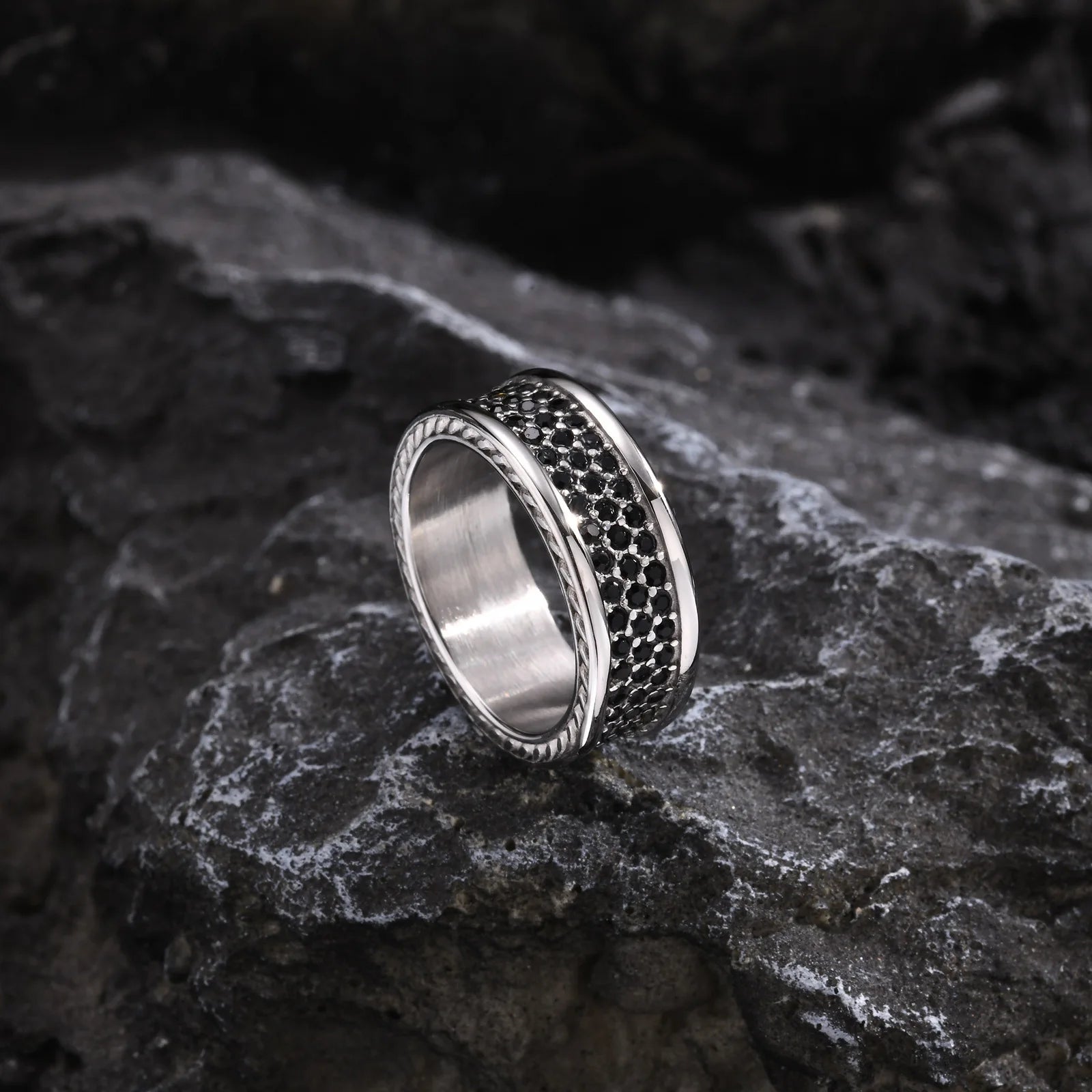 Anel de pedras cz pretas vnox 8mm para homens meninos, faixa de dedo com borda texturizada torcida grossa, presente de joia masculina legal e elegante para uso diário
