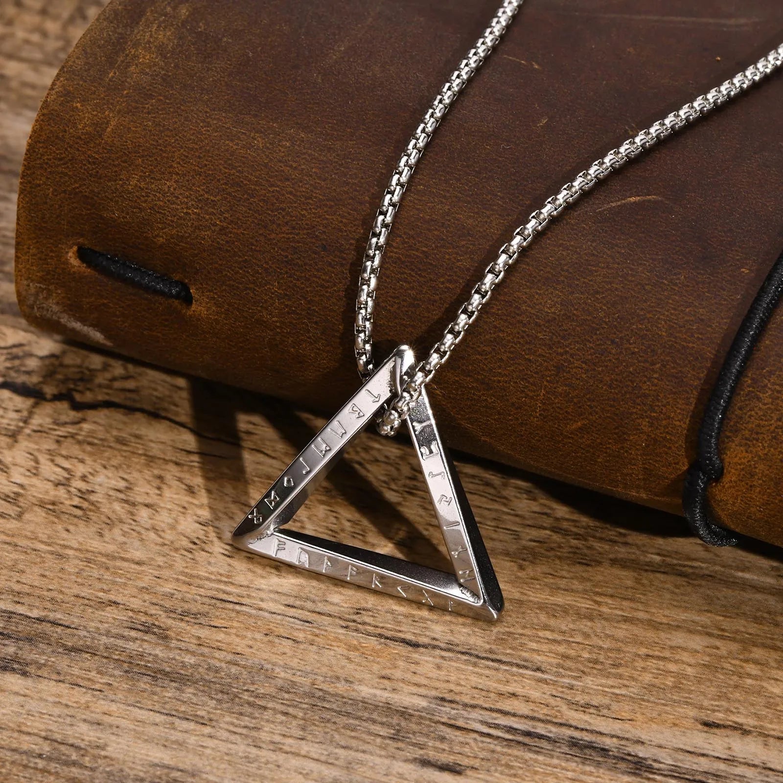Vnox-Norse Viking Pingente Colares para Homens, Aço Inoxidável Torcido, Mobius Triângulo Charme, Nordic Valknut, Colar Geométrico