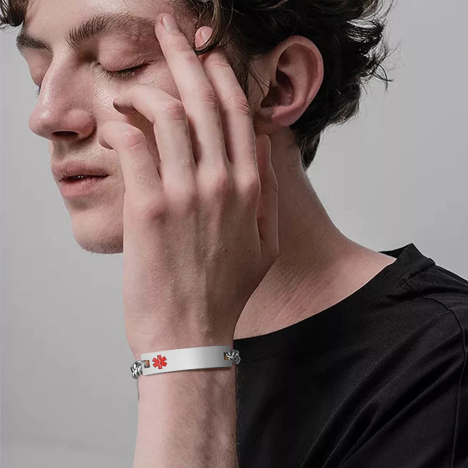 Vnox livre gravura pulseiras médicas para homem, 12mm preto haste de aço inoxidável asclepius cruz símbolo diabetes asma pulseira