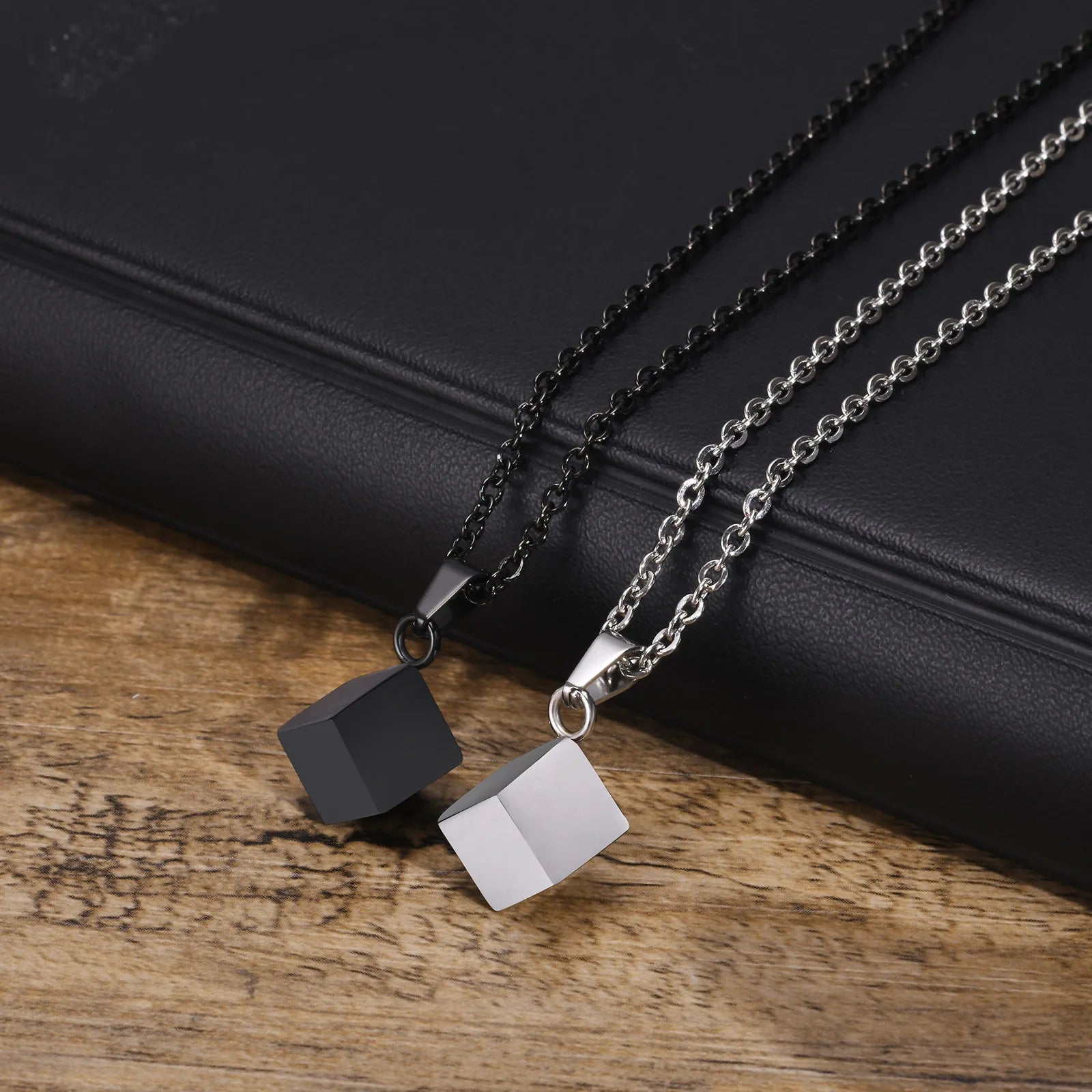 Vnox-3D Colares de Urna Quadrada para Homens e Mulheres, Aço Inoxidável Brilhante, Pingente de Cubo Geométrico Minimalista, Colar Jóias, Moda