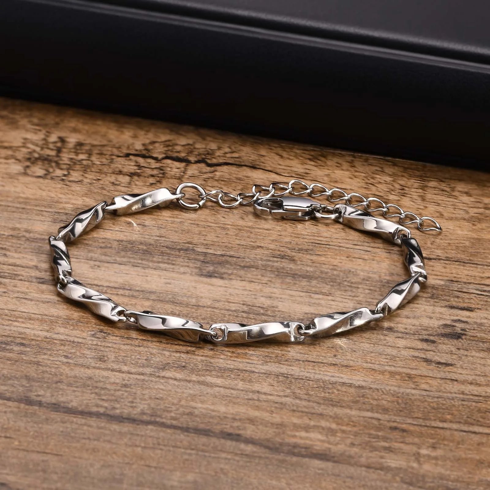Vnox-Aço Inoxidável Torcido Pulseiras Corrente para Homens, Mobius Links Pulseira, Geométrica Simples Jóias Básicas Masculinas, 4mm